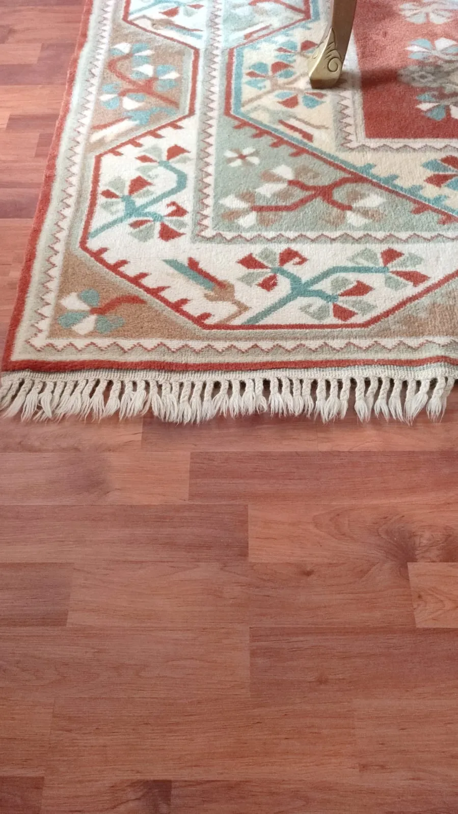 Sultanbeyli evinde temiz kilim görünümü